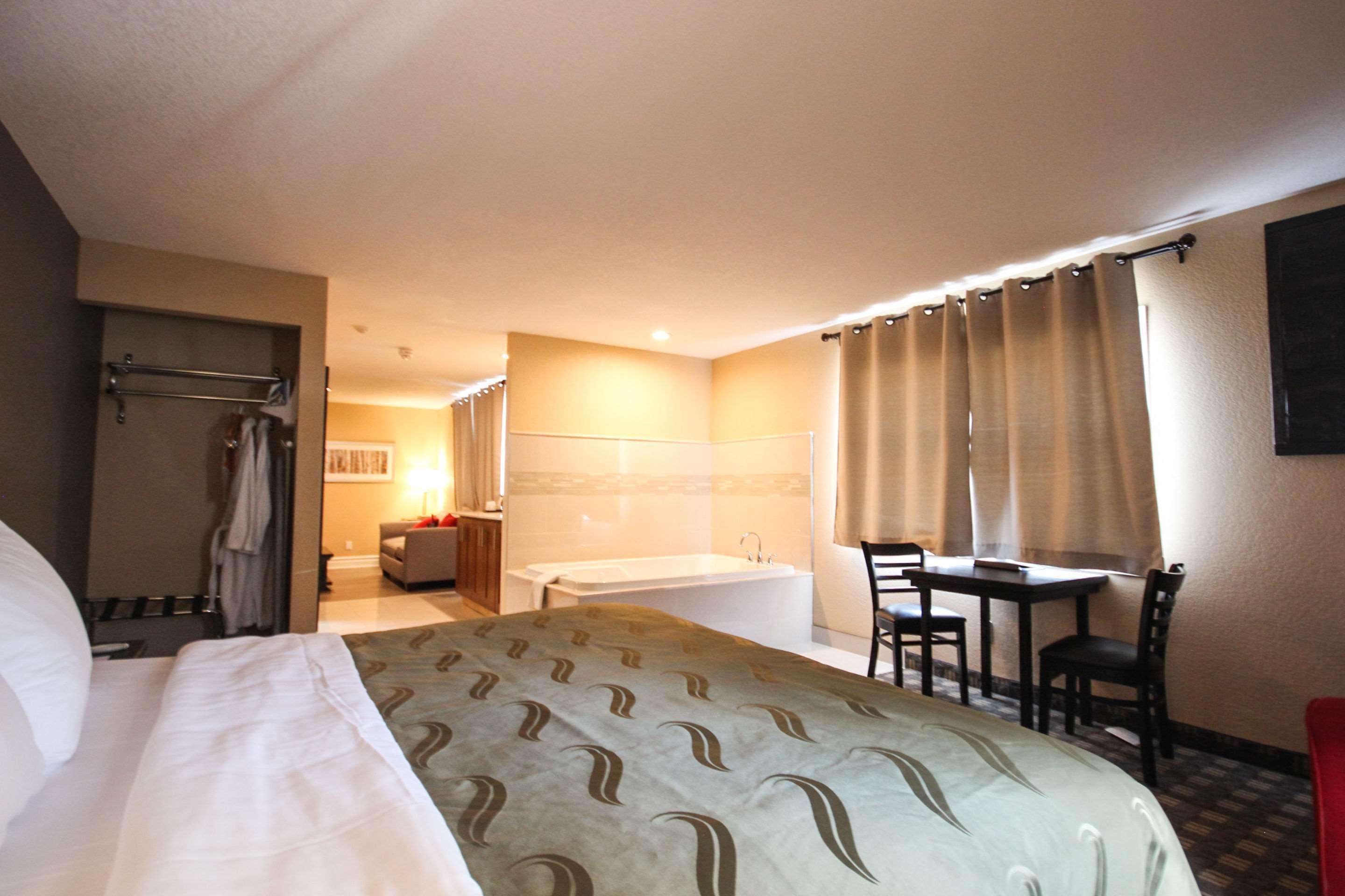 Quality Inn Bracebridge Exteriér fotografie