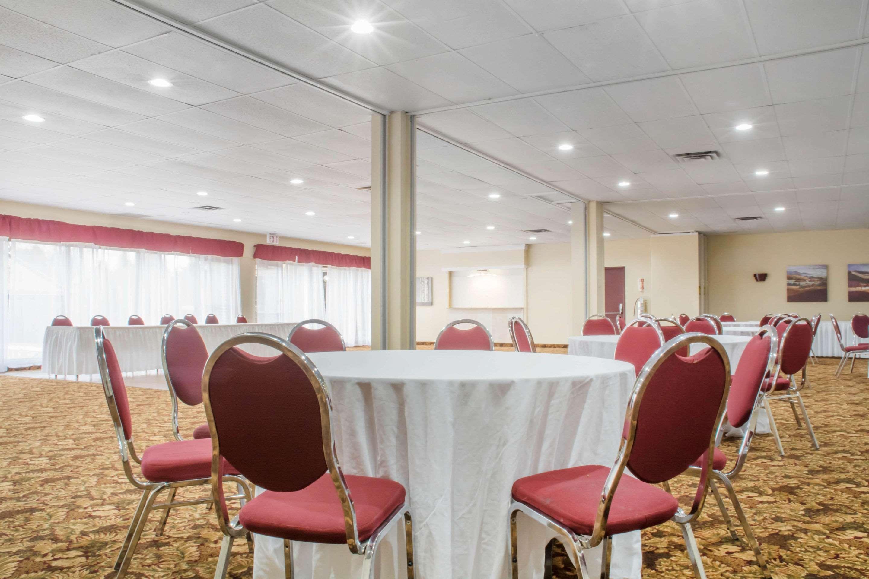 Quality Inn Bracebridge Exteriér fotografie