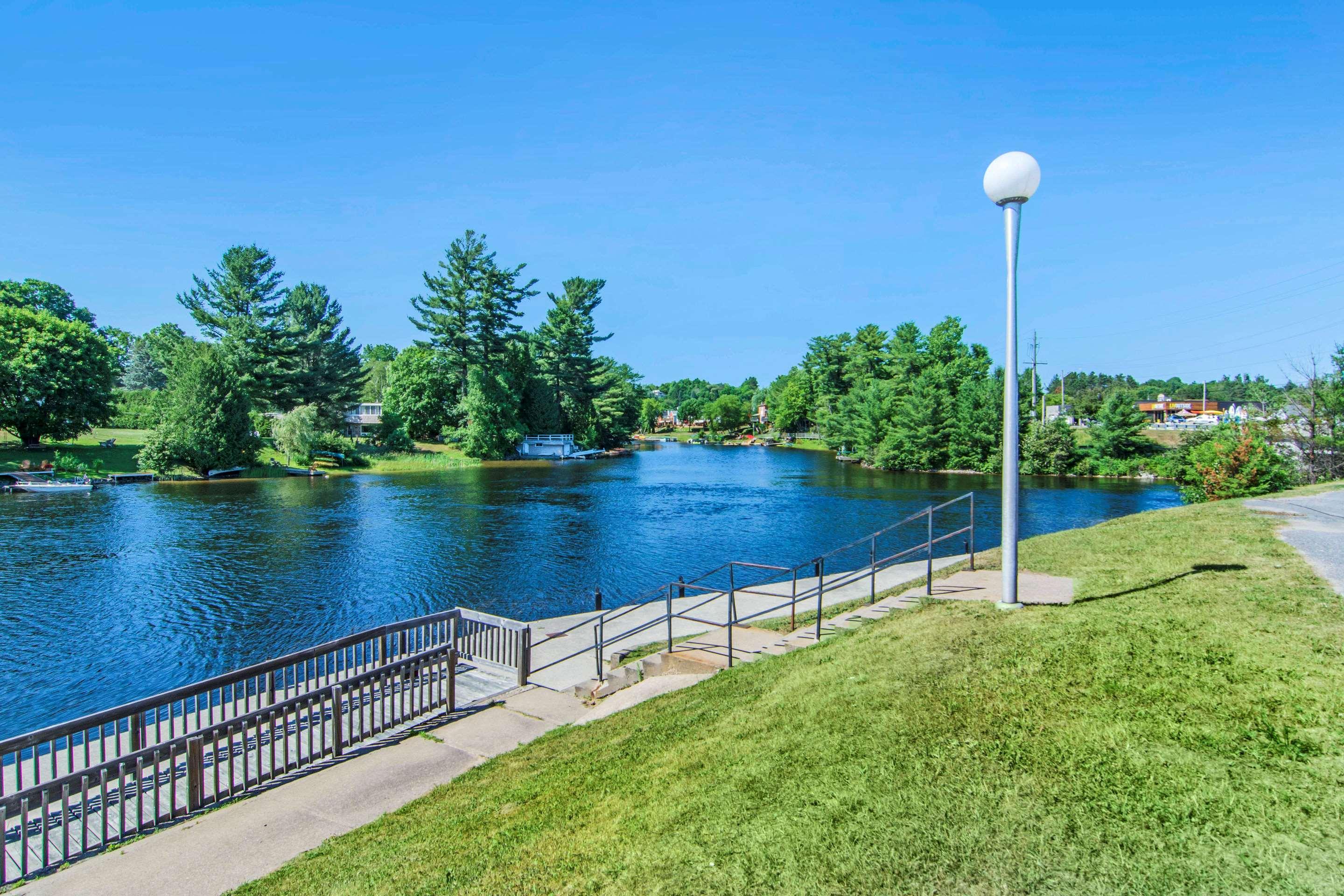 Quality Inn Bracebridge Exteriér fotografie